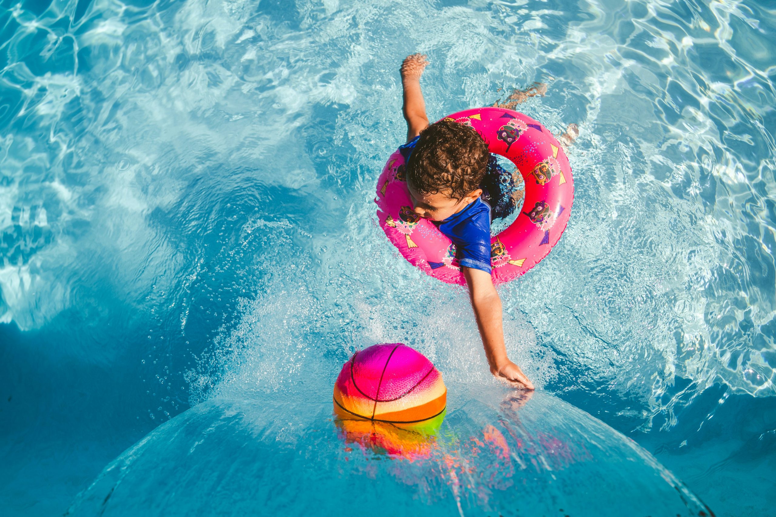 A child enjoying a water park in the summer.