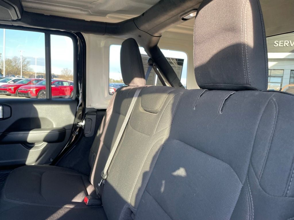 2021 Jeep Wrangler Unlimited Sahara - APPLE CARPLAY / HARD TOP