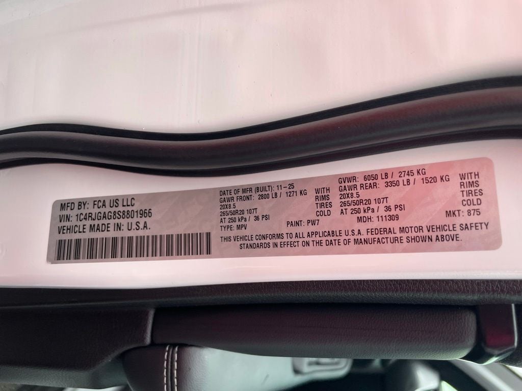 2025 Jeep Grand Cherokee Altitude - RAIN SENSING WIPERS / APPLE CARPLAY