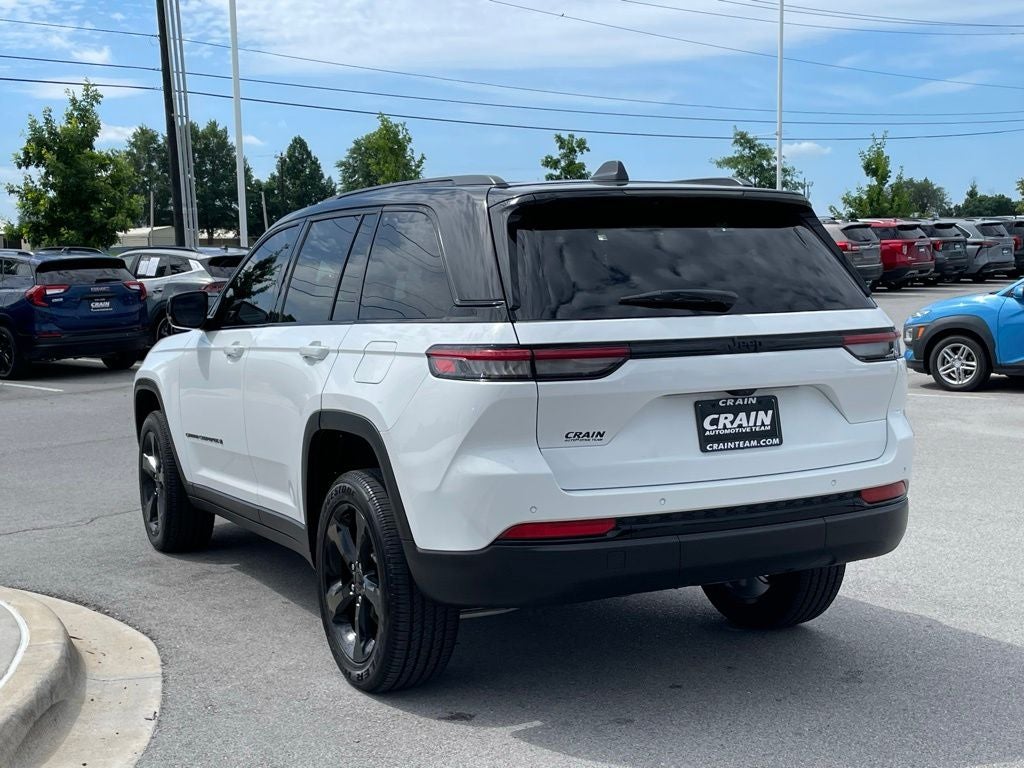 2025 Jeep Grand Cherokee Altitude - RAIN SENSING WIPERS / APPLE CARPLAY