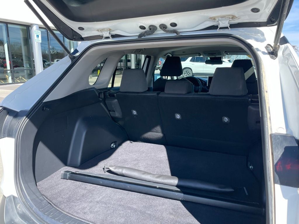 2024 Toyota RAV4 XLE - WIRELESS CARPLAY / BLIND SPOT MONITOR