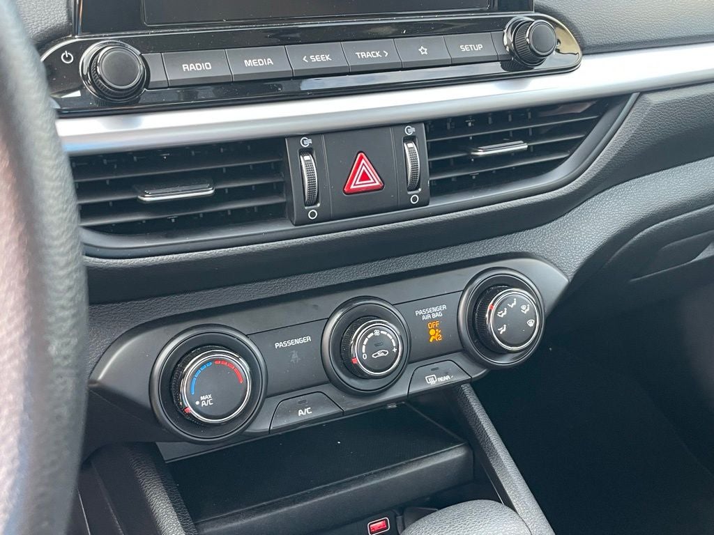 2024 Kia Forte LXS - KIA CERTIFIED / BLIND SPOT ASSIST