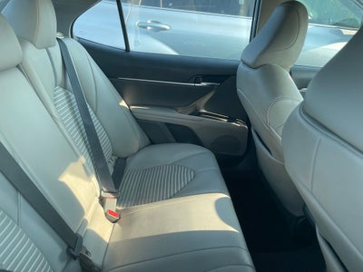 2021 Toyota Camry SE - 39 MPG / APPLE CARPLAY
