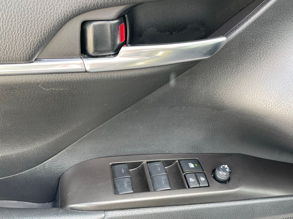 2024 Toyota Camry SE - 40 MPG / APPLE CARPLAY