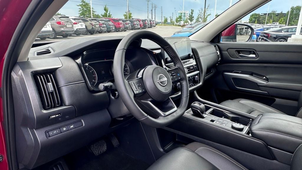 2024 Nissan Pathfinder SL - POWER LIFTGATE / WIRELSS CHARGER