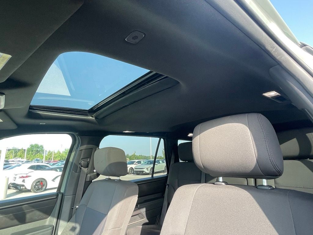 2025 Toyota Sequoia SR5 - 9520 LB TOWING CAPACITY / WIRELESS CARPLAY