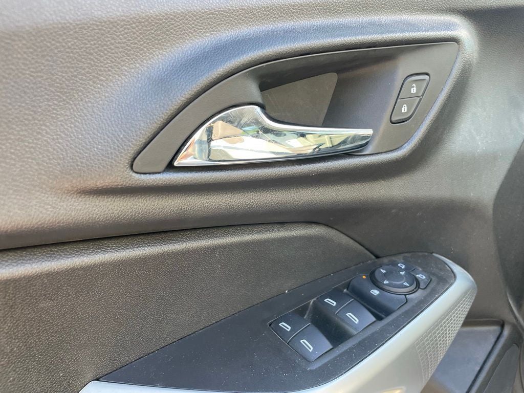 2025 Chevrolet Trax LS - LANE KEEP ASSIT / APPLE CARPLAY