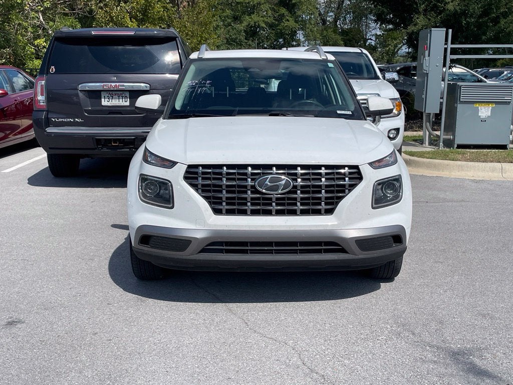 2025 Hyundai Venue SEL - POWER MOONROOF / APPLE CARPLAY