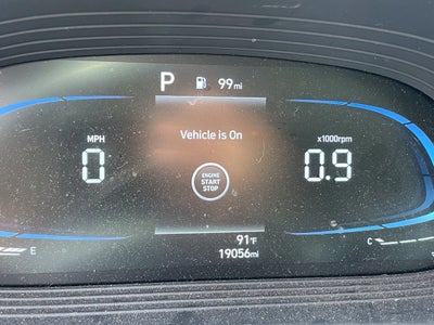 2025 Hyundai Venue SEL - POWER MOONROOF / APPLE CARPLAY