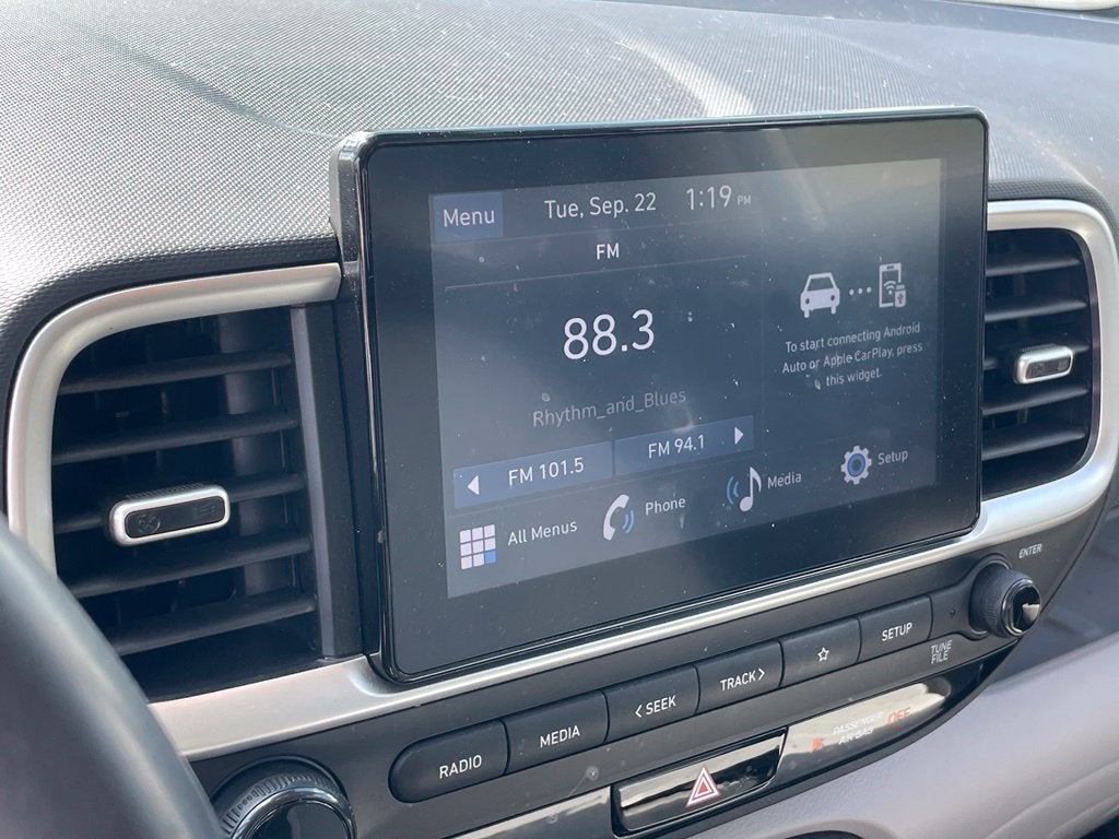 2025 Hyundai Venue SEL - POWER MOONROOF / APPLE CARPLAY