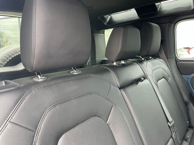 2025 Land Rover Defender 110 X-Dynamic SE