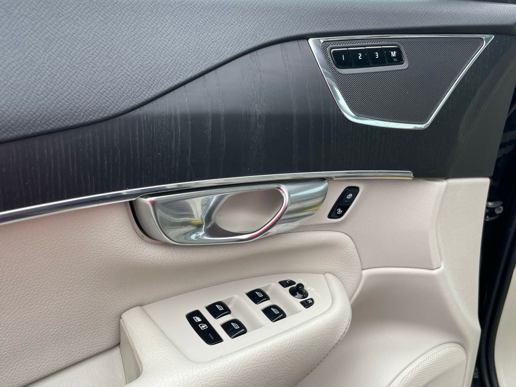 2020 Volvo XC90 T5 Momentum - ADAPTIVE CRUISE / 7 PASSENGER SEATING