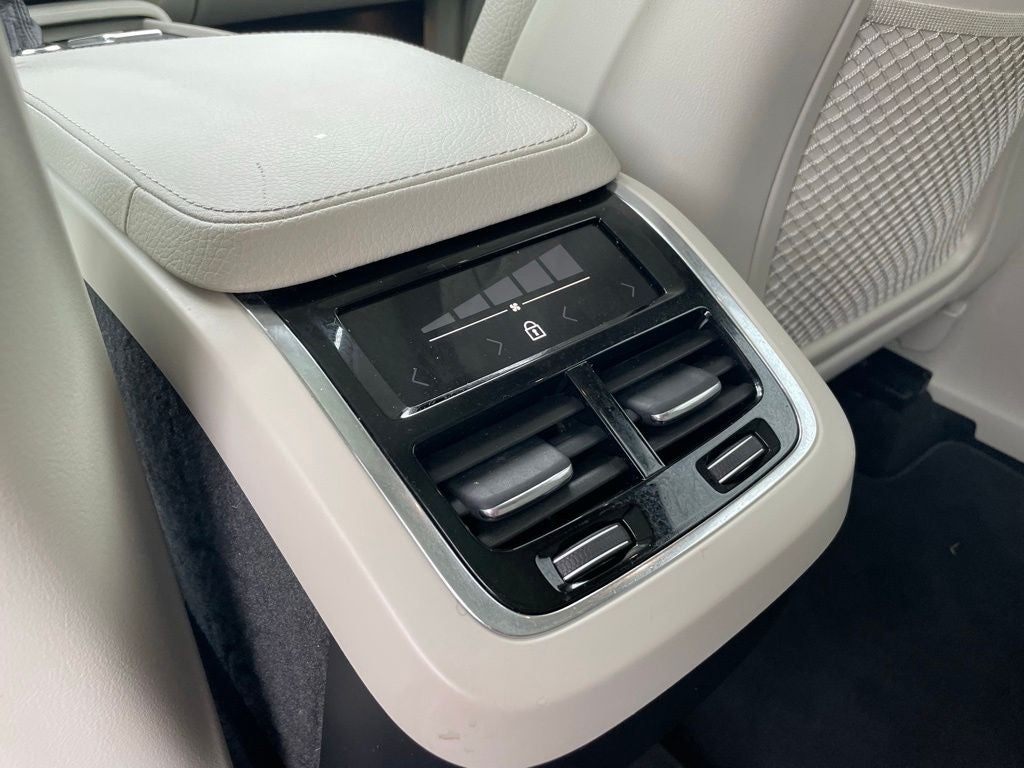 2020 Volvo XC90 T5 Momentum - ADAPTIVE CRUISE / 7 PASSENGER SEATING