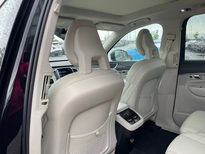 2020 Volvo XC90 T5 Momentum - ADAPTIVE CRUISE / 7 PASSENGER SEATING