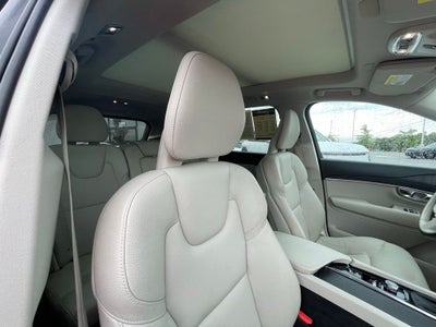 2020 Volvo XC90 T5 Momentum - ADAPTIVE CRUISE / 7 PASSENGER SEATING