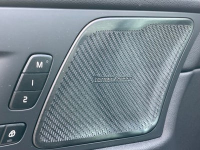 2022 Volvo XC60 B5 R-Design - NAVIGATION / POWER MOONROOF
