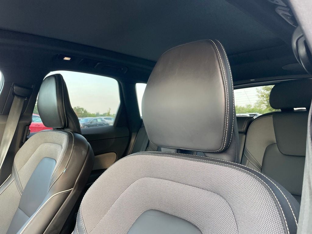 2022 Volvo XC60 B5 R-Design - NAVIGATION / POWER MOONROOF