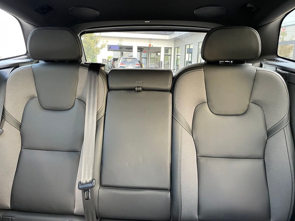 2022 Volvo XC60 B5 R-Design - NAVIGATION / POWER MOONROOF