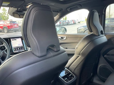 2022 Volvo XC60 B5 R-Design - NAVIGATION / POWER MOONROOF