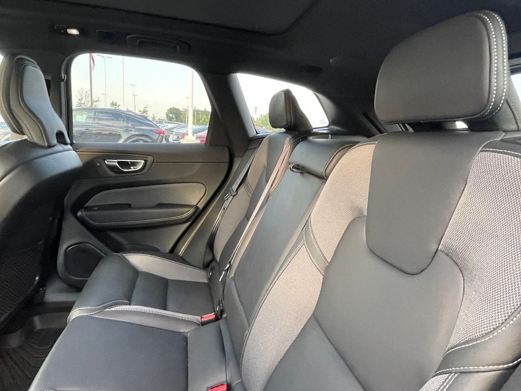 2022 Volvo XC60 B5 R-Design - NAVIGATION / POWER MOONROOF