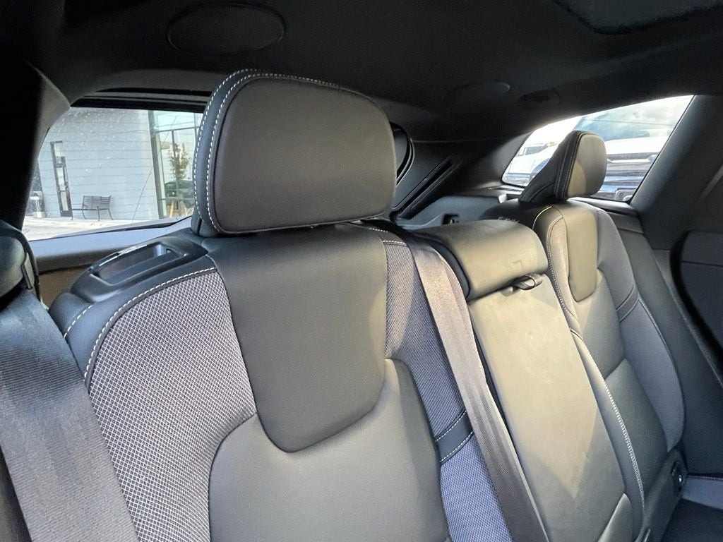 2022 Volvo XC60 B5 R-Design - NAVIGATION / POWER MOONROOF