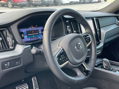 2022 Volvo XC60 B5 R-Design - NAVIGATION / POWER MOONROOF