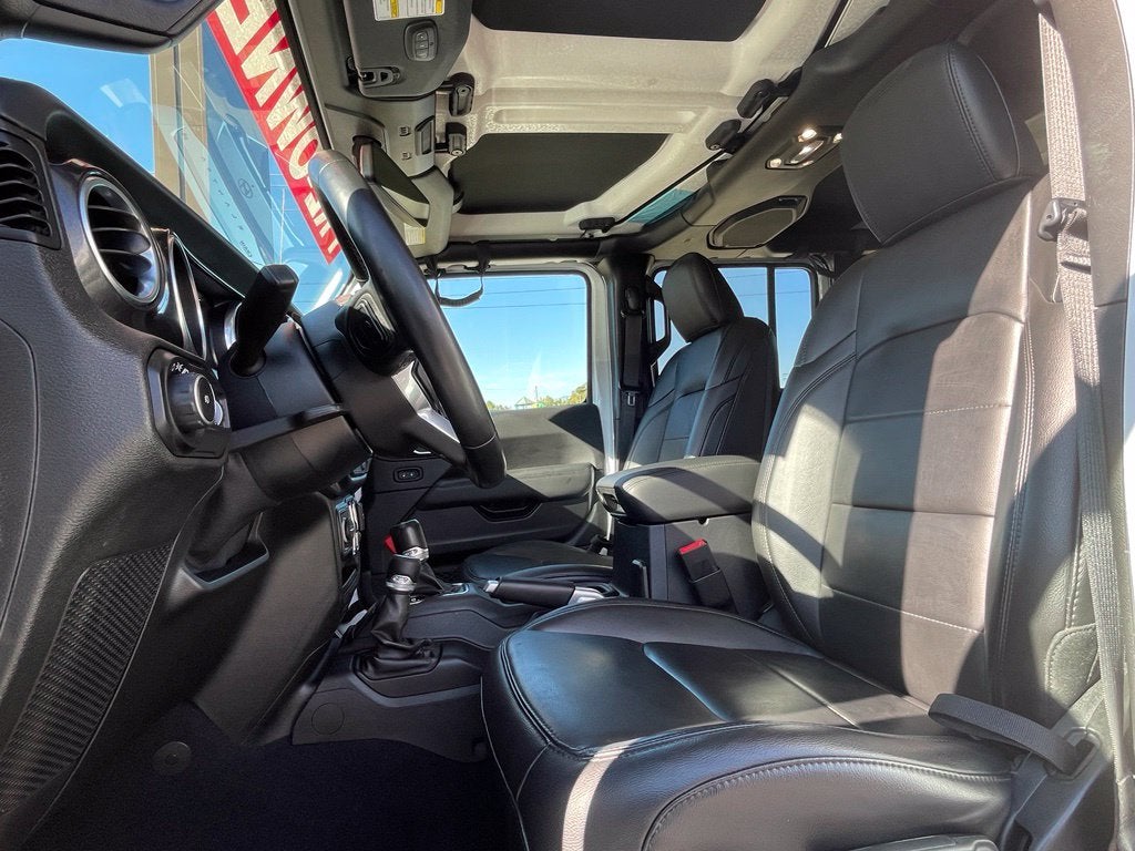 2020 Jeep Wrangler Unlimited Sahara Altitude Leather, Navi, Alpine, One Owner, Clean CarFax