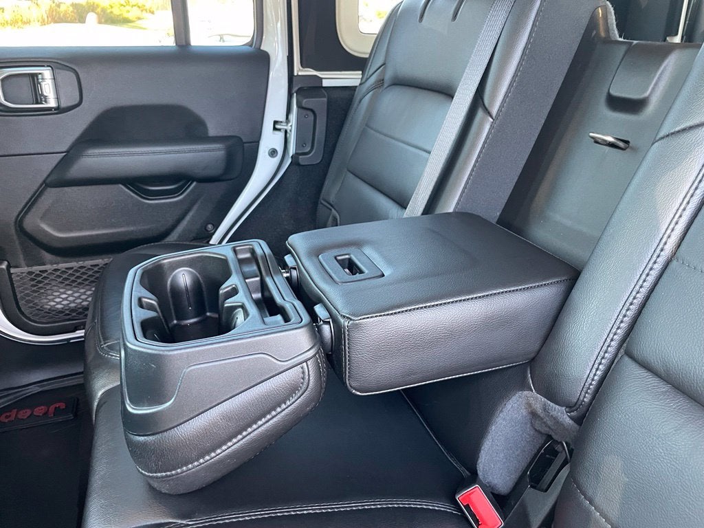 2020 Jeep Wrangler Unlimited Sahara Altitude Leather, Navi, Alpine, One Owner, Clean CarFax