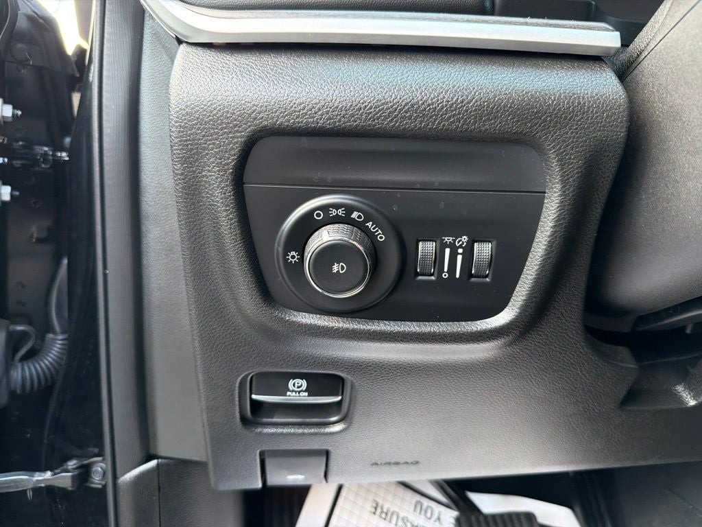 2023 Jeep Grand Cherokee Limited Black Appearance Pkg, CarFax One Owner
