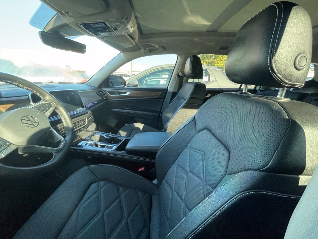 2024 Volkswagen Atlas 2.0T SE w/Technology Pano Roof, One Owner, Clean CarFax