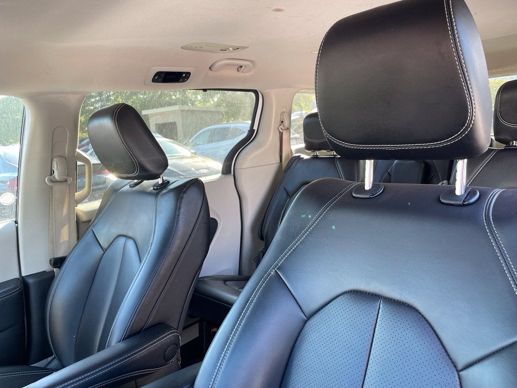2023 Chrysler Pacifica Touring L Clean CarFax, One Owner, Third Row Seating