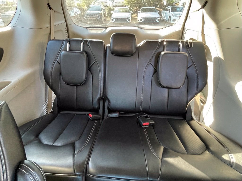 2023 Chrysler Pacifica Touring L Clean CarFax, One Owner, Third Row Seating