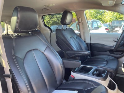 2023 Chrysler Pacifica Touring L Clean CarFax, One Owner, Third Row Seating