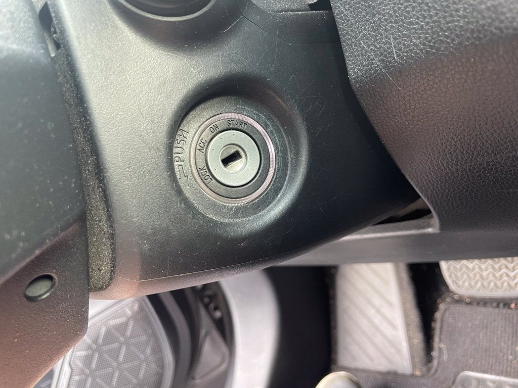 2019 Toyota RAV4 LE Clean CarFax, Blind Spot Warning