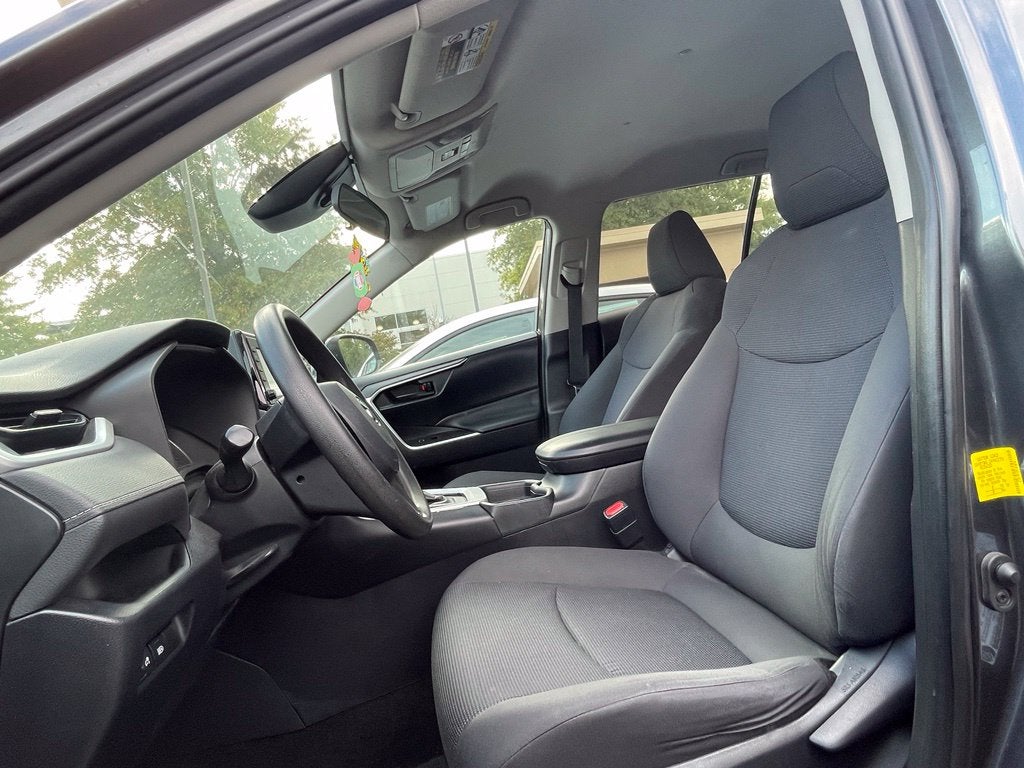 2019 Toyota RAV4 LE Clean CarFax, Blind Spot Warning