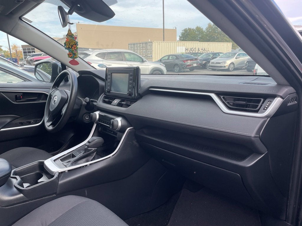 2019 Toyota RAV4 LE Clean CarFax, Blind Spot Warning