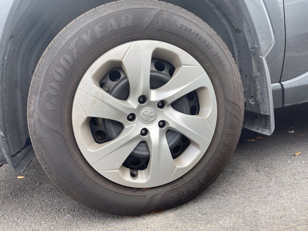 2019 Toyota RAV4 LE Clean CarFax, Blind Spot Warning
