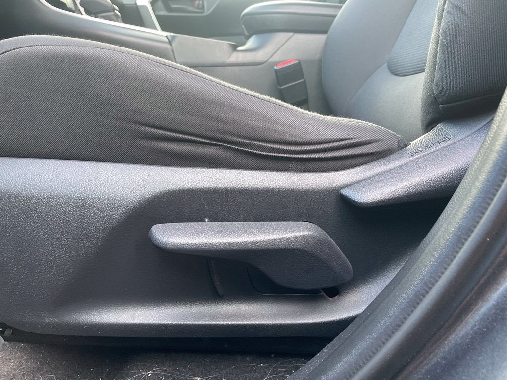 2019 Toyota RAV4 LE Clean CarFax, Blind Spot Warning