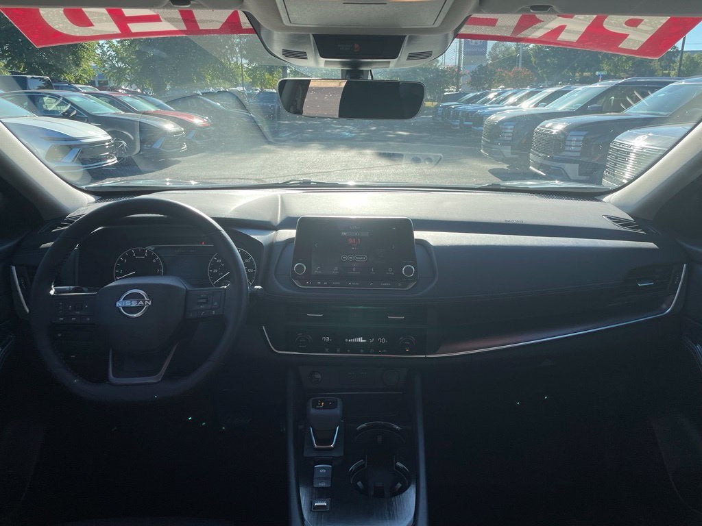 2025 Nissan Rogue SV Clean CarFax, One Owner