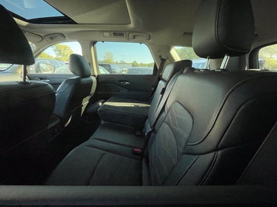 2025 Nissan Pathfinder Platinum Pano Roof, Leather, One Owner, Third Row