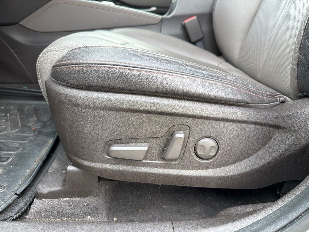 2020 Hyundai Santa Fe SEL Leather, Premium Pkg, Pano Roof, Surround Sound