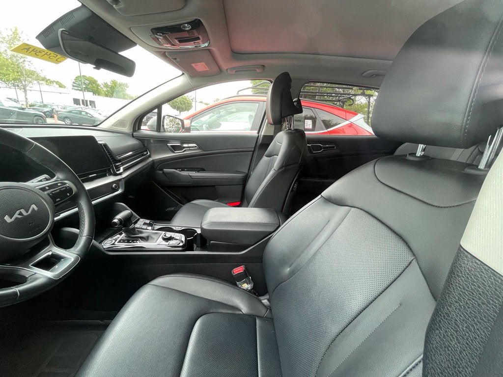2025 Kia Sportage SX Pano Roof, Leather, One Owner