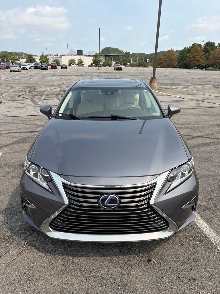 2016 Lexus ES 300h Luxury Pkg, Navi, Adaptive Cruise, Parking Sensors