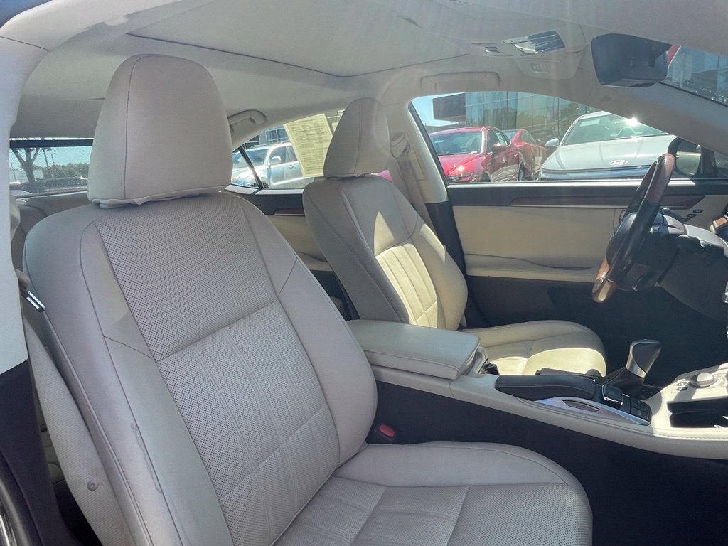 2016 Lexus ES 300h Luxury Pkg, Navi, Adaptive Cruise, Parking Sensors