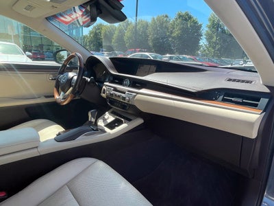 2016 Lexus ES 300h Luxury Pkg, Navi, Adaptive Cruise, Parking Sensors