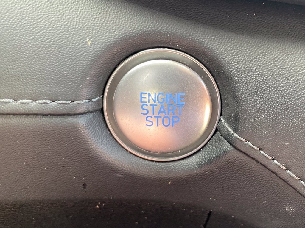2022 Hyundai Santa Fe Hybrid Limited Pano Roof, Leather, One Owner