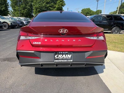 2025 Hyundai Elantra SE