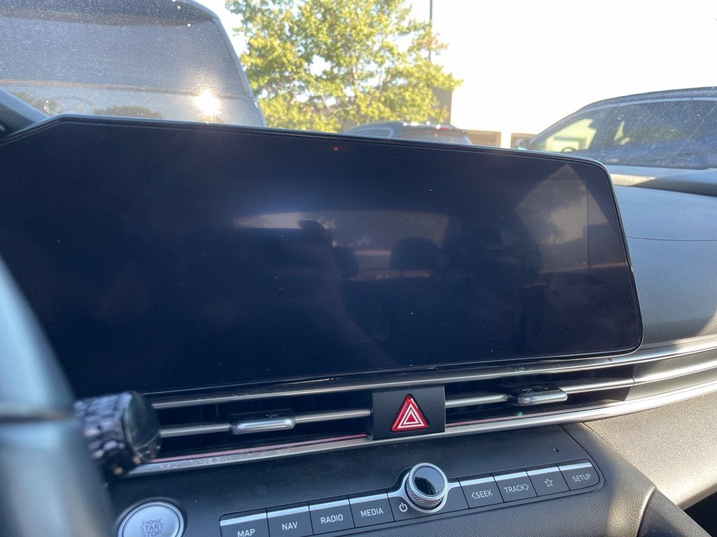 2025 Hyundai Elantra SEL Convenience Moonroof, One Owner