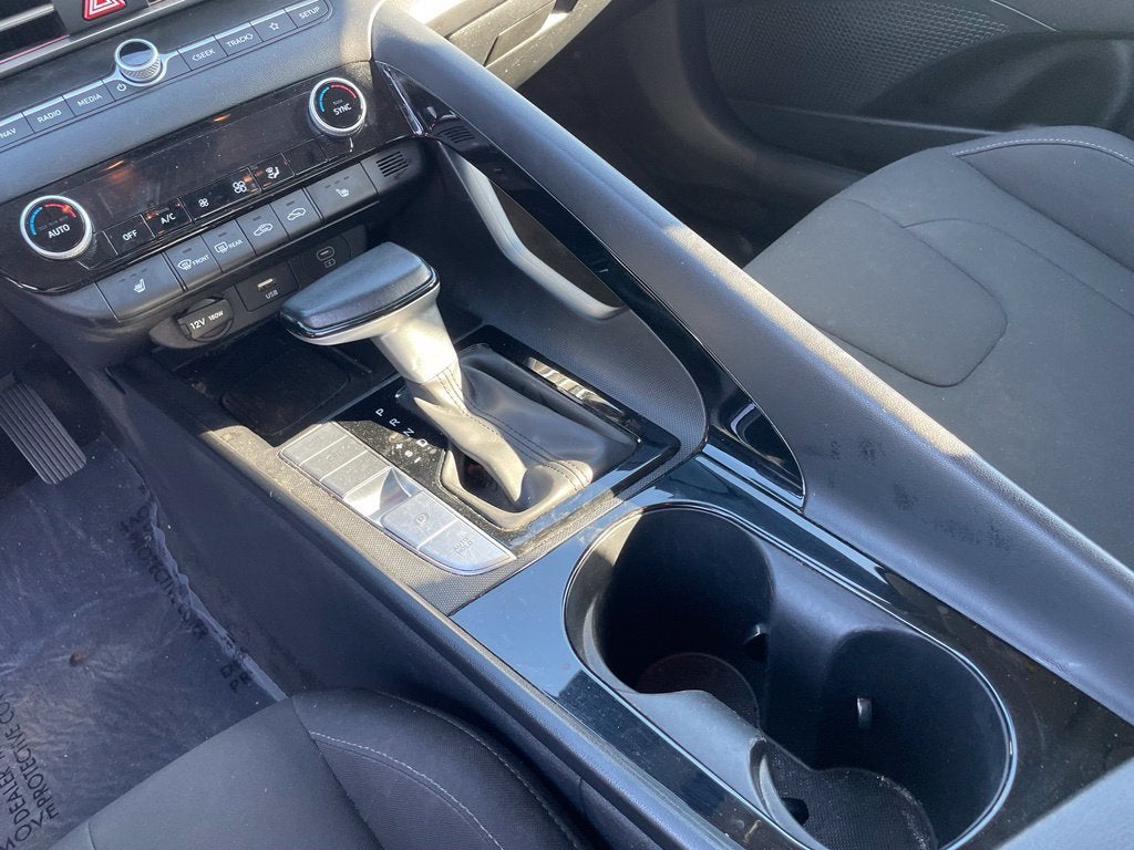 2025 Hyundai Elantra SEL Convenience Moonroof, One Owner