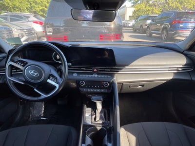 2025 Hyundai Elantra SEL Convenience Moonroof, One Owner